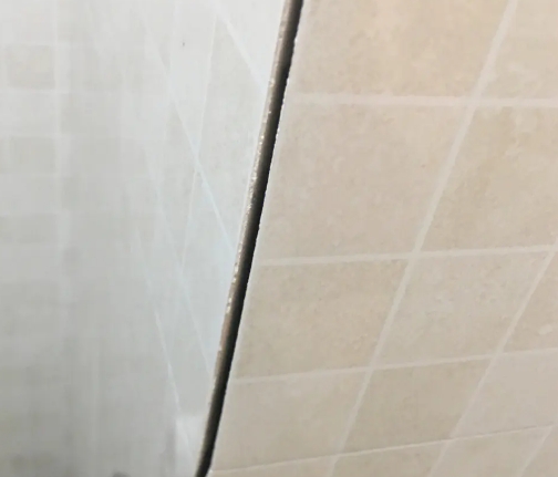 江夏瓷砖空鼓维修公司分享阳台瓷砖脱落的修复过程可以分为以下几个步骤