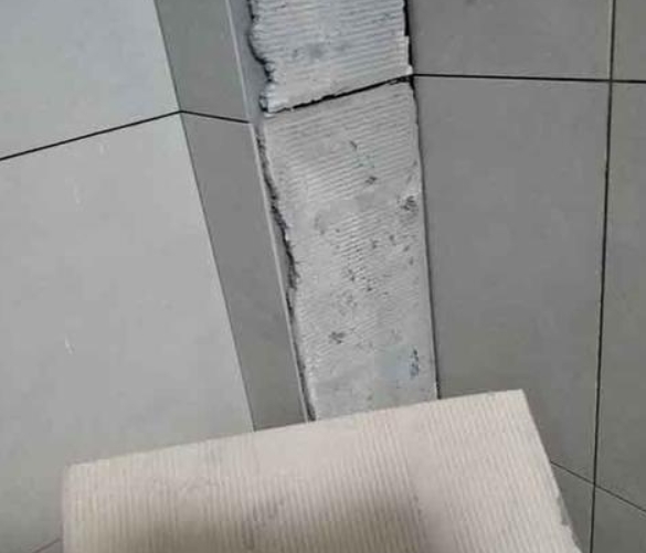 江夏瓷砖空鼓维修公司分享下厨房瓷砖脱落的补救措施。